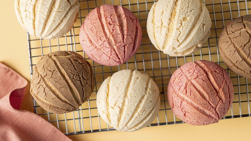 Easy Manteconchas (Concha Cupcakes)