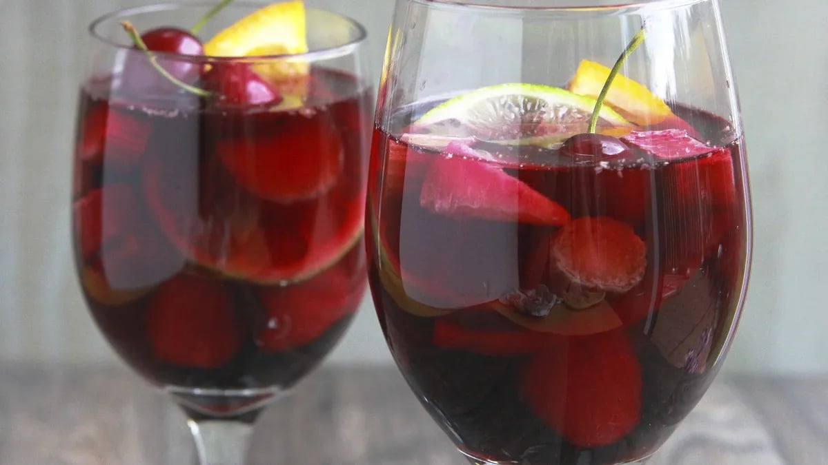 Summer Fruit Sangria Sparkler