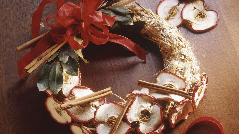 Cinnamon-Apple Wreath