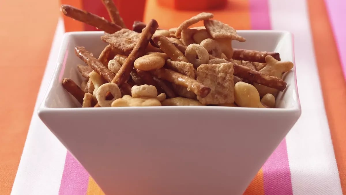 Crunchy Cinnamon Snack Mix