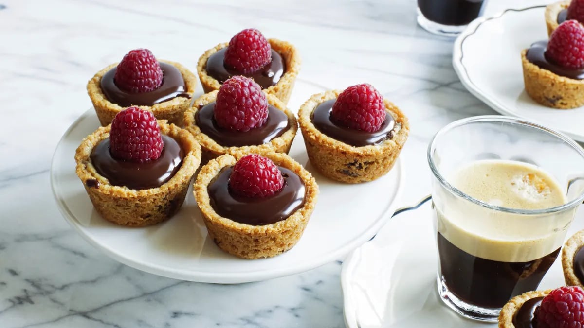 Easy Raspberry-Ganache Cookie Tarts