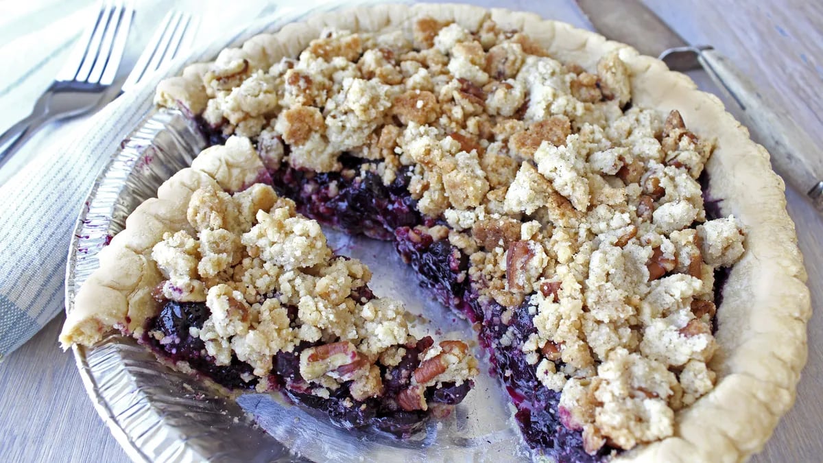 Blueberry-Pecan Streusel Pie