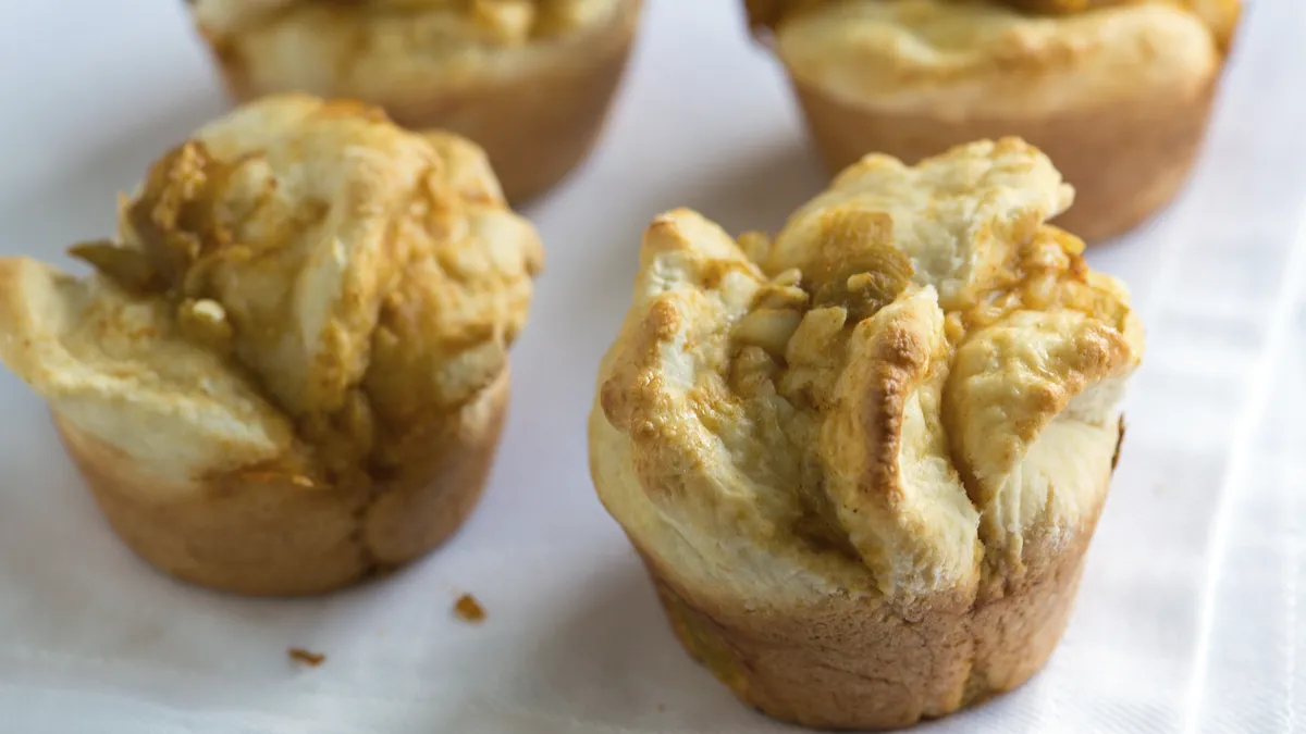 Chile and Cheese Biscuit Cups