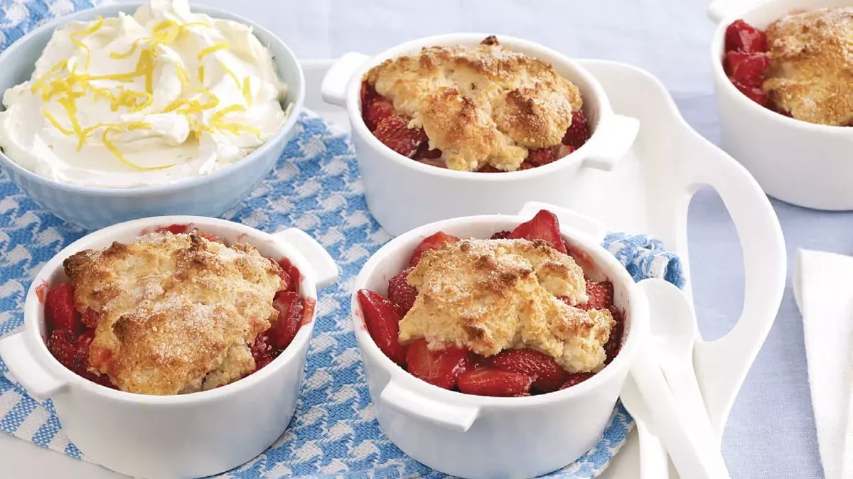 Strawberry Lemonade Cobbler