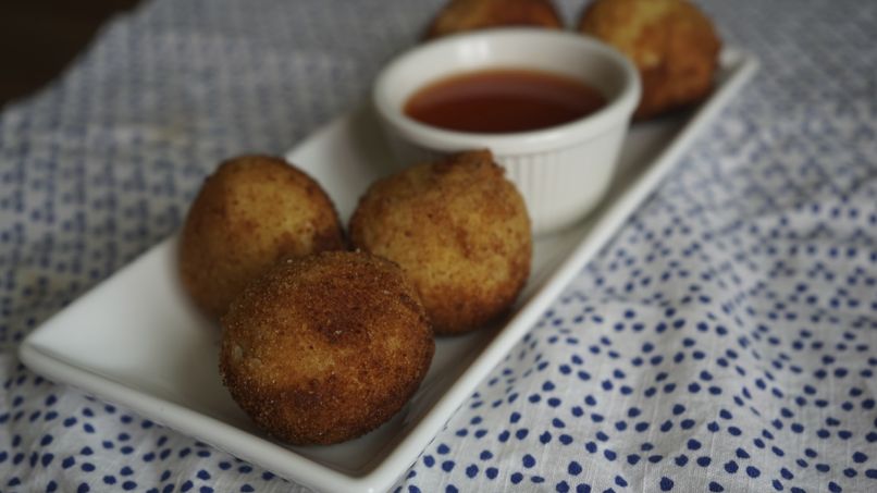 Bolitas de Yuca Frita Rellenas de Queso