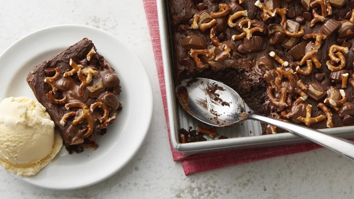 Peanut Butter Cup Dump Cake