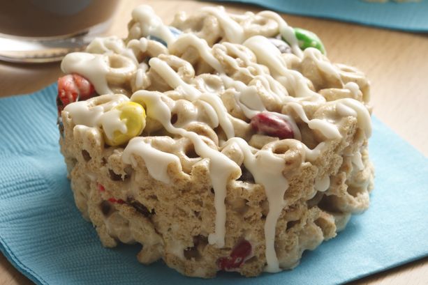 Cheerios™ Bars with Candies and Vanilla Icing