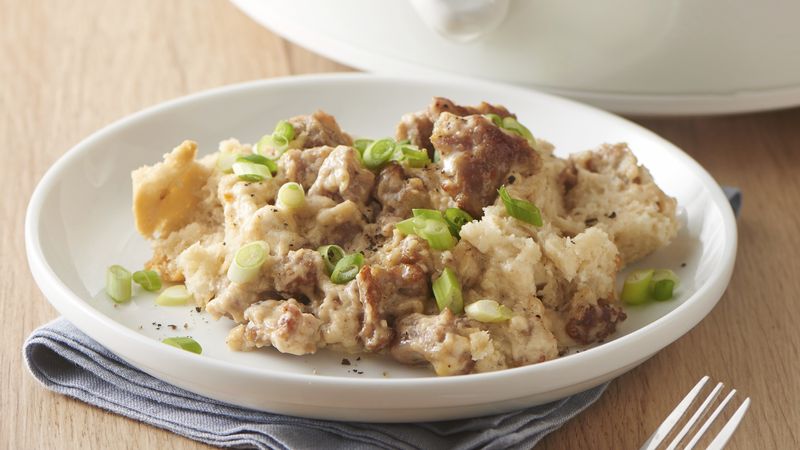 Slow-Cooker Biscuits and Sausage Gravy 