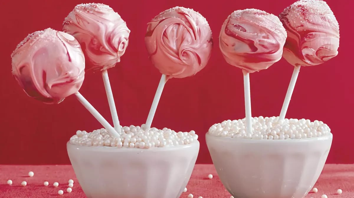 Strawberries and Cream Cake Pops