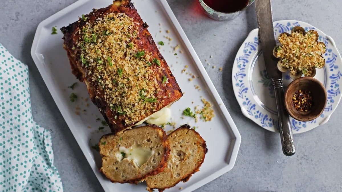 Mozzarella-Stuffed Chicken Parmesan Meatloaf