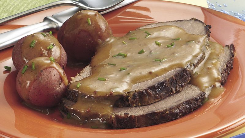 Slow-Cooker Bavarian Beef Roast with  Gravy