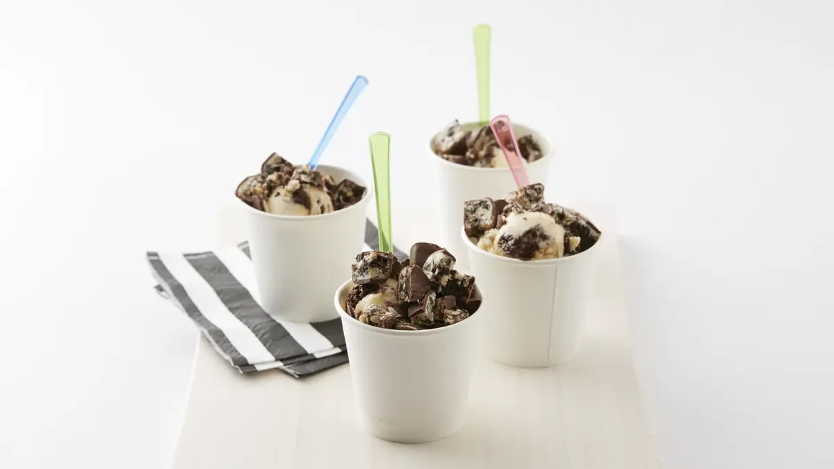 Cookies and Crème Frozen Yogurt Treat