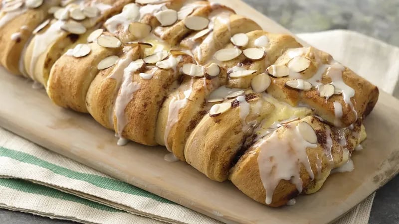 Macaroon-Cinnamon Roll Braid