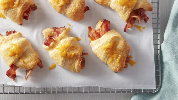 Easy Bacon-Cheddar Sweet Hawaiian Rolls