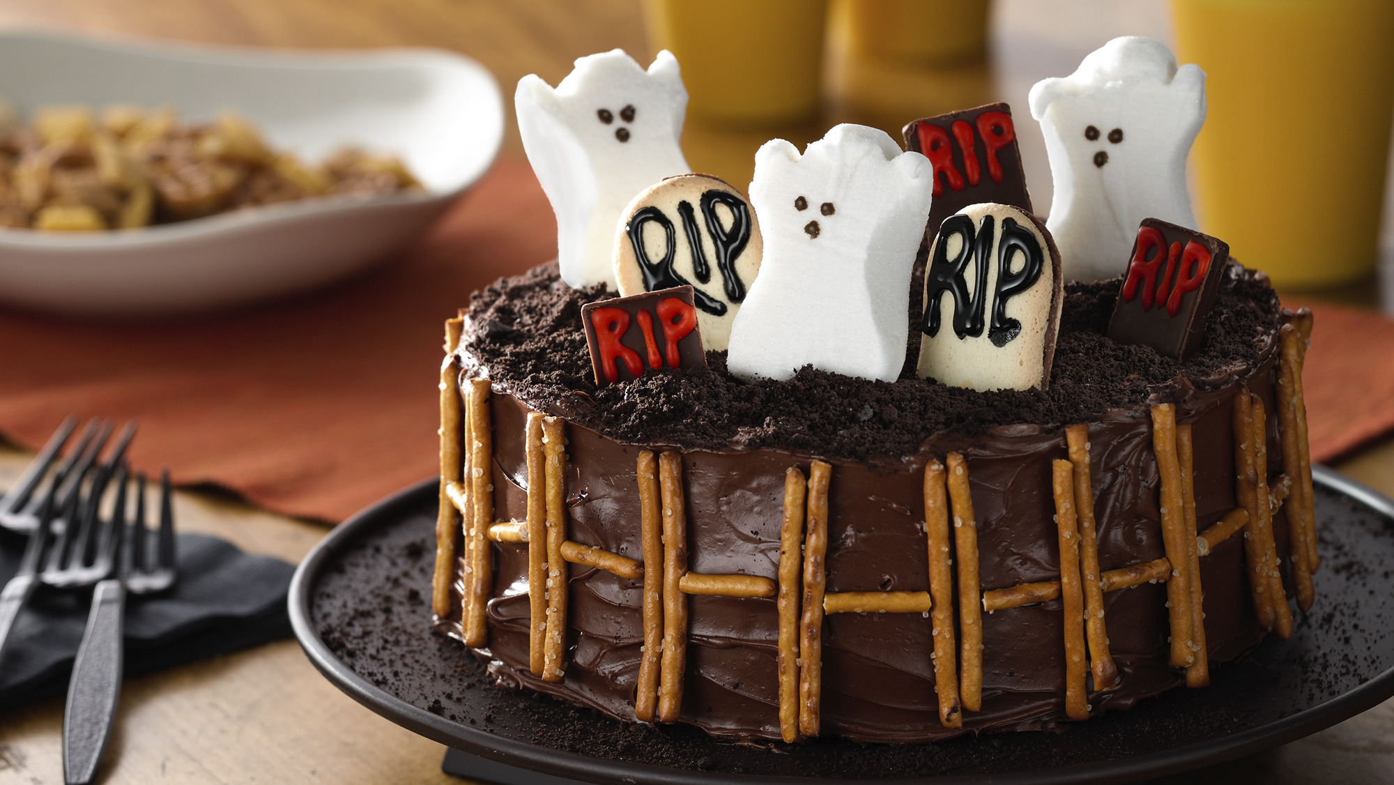 Easy Halloween Graveyard Cake | Fault Line Halloween Cake How To