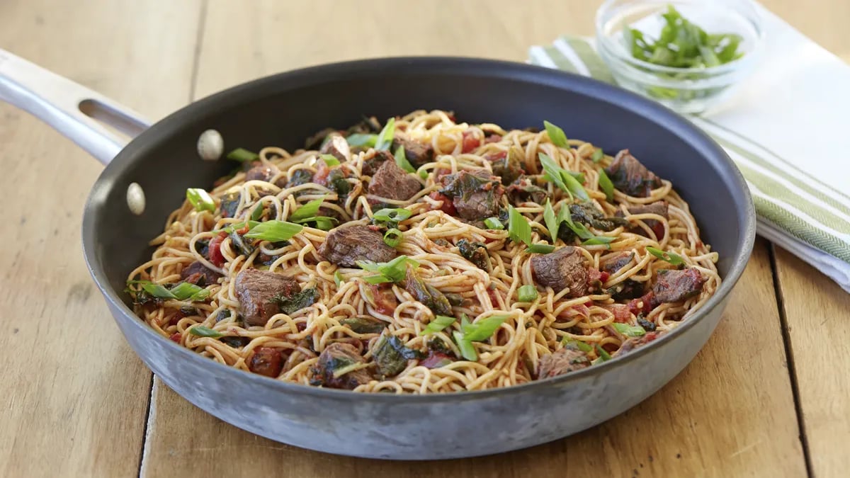 Stir-fried Steak and Tomatoes over Noodles