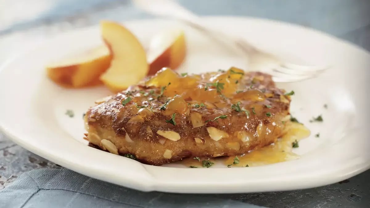 Almond- and Peach-Crusted Pork Chops