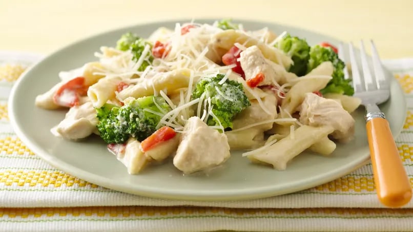 Slow-Cooker Creamy Pasta with Chicken and Broccoli