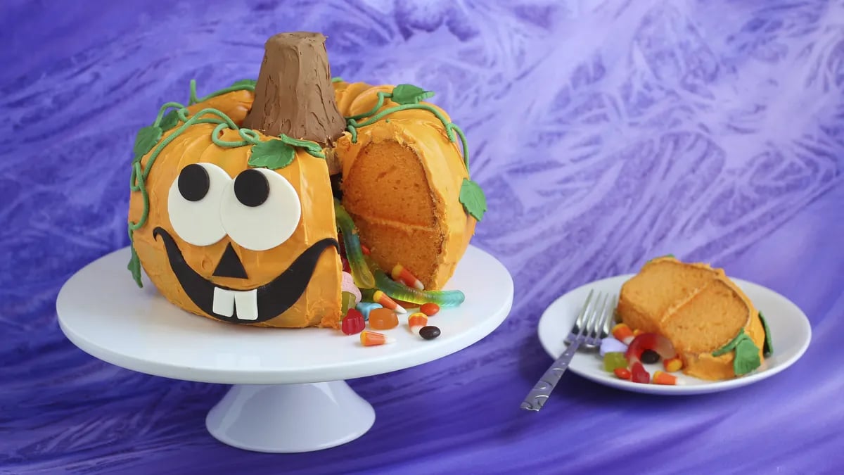 Pumpkin Pinata Cake