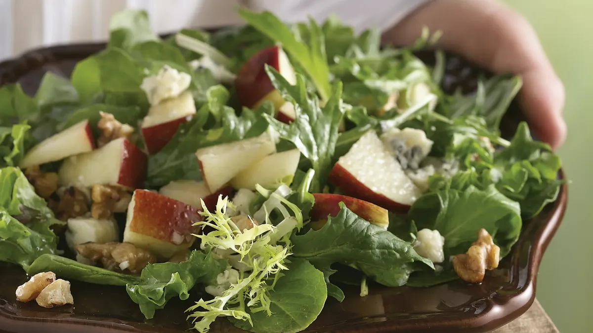 Apple-Gorgonzola Salad with Red Wine Vinaigrette Apple-Gorgonzola Salad with Red Wine Vinaigrette