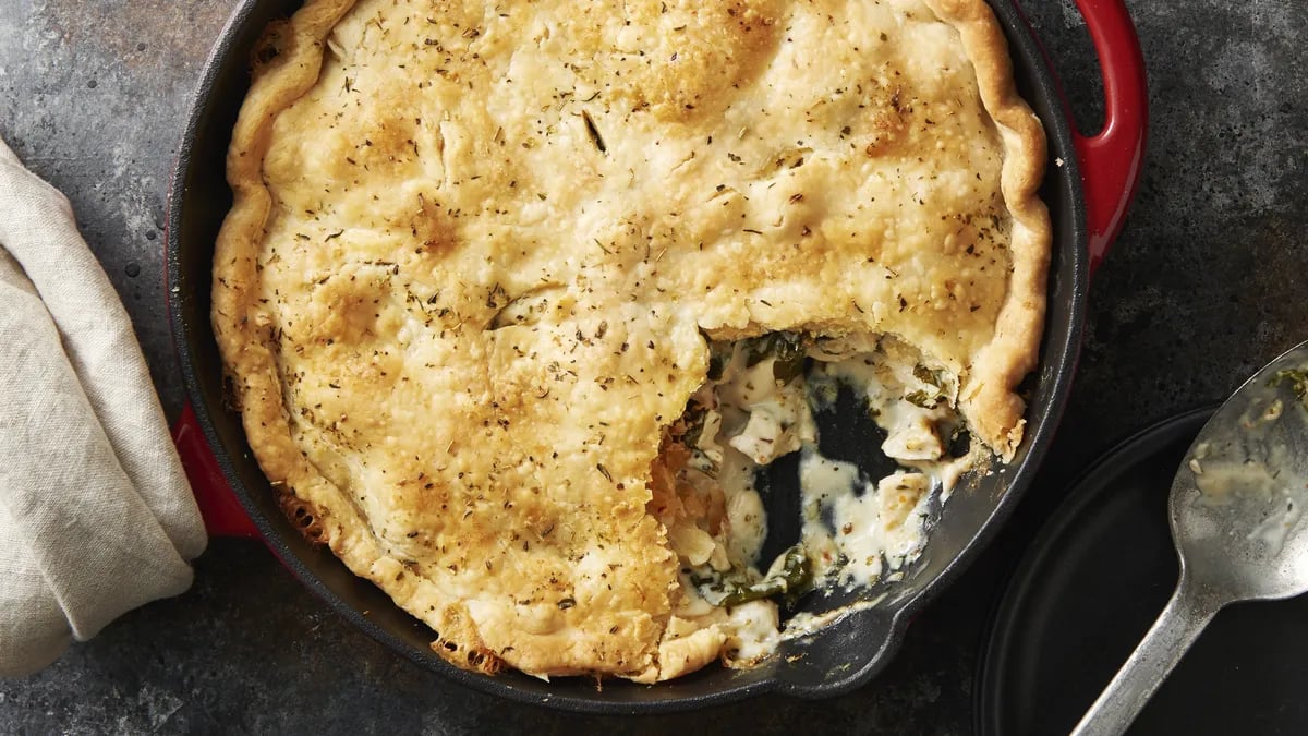 Skillet Spinach Alfredo Chicken Pot Pie