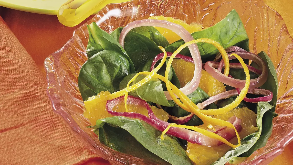 Fresh Spinach, Orange and Red Onion Salad