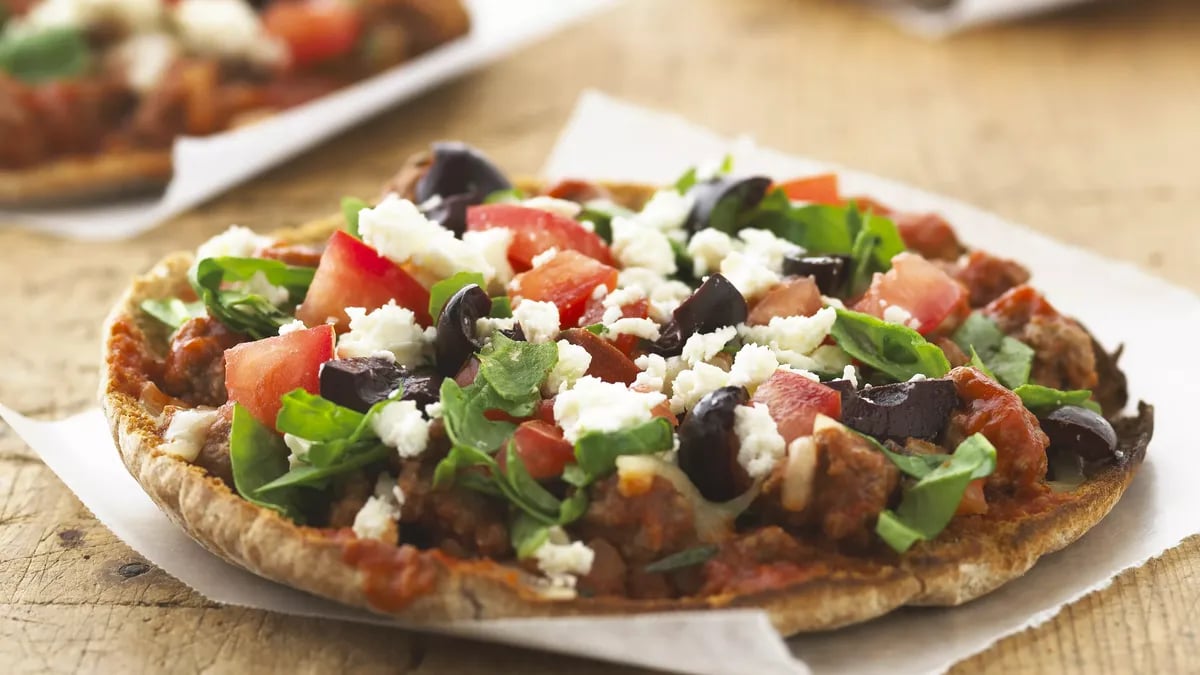 Skinny Mediterranean Beef Pita Pizzas