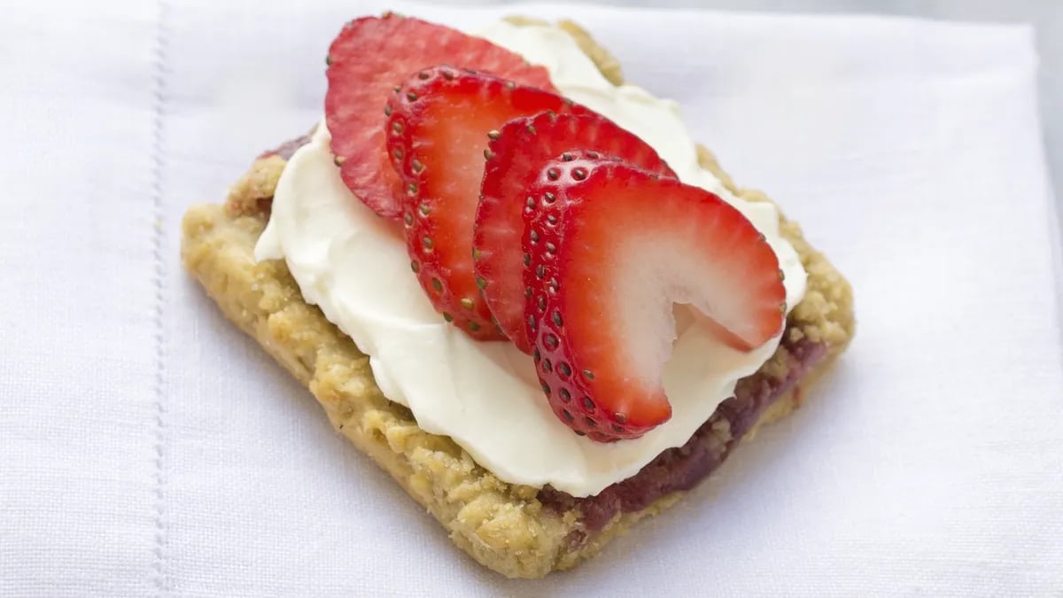 Strawberry Streusel Cheesecake