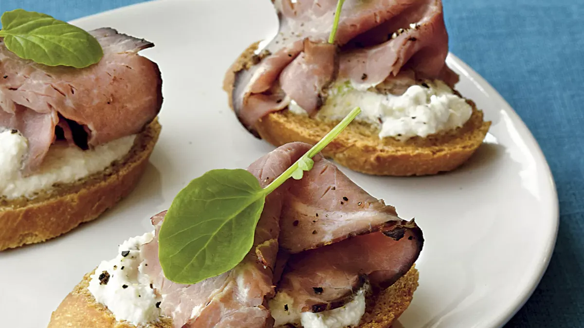 Horseradish Beef Bruschetta