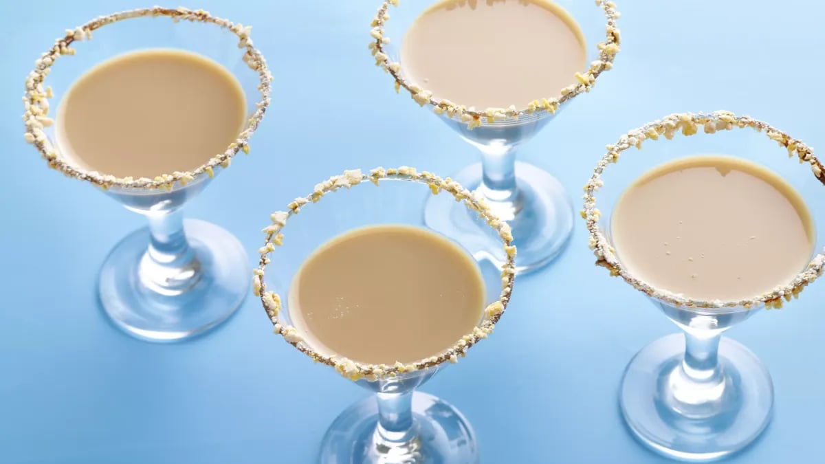 Muddy Buddies® Snickerdoodle Mocha Martinis