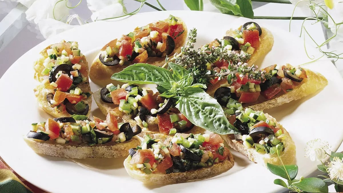 Fresh Tomato-Zucchini Salsa Crostini