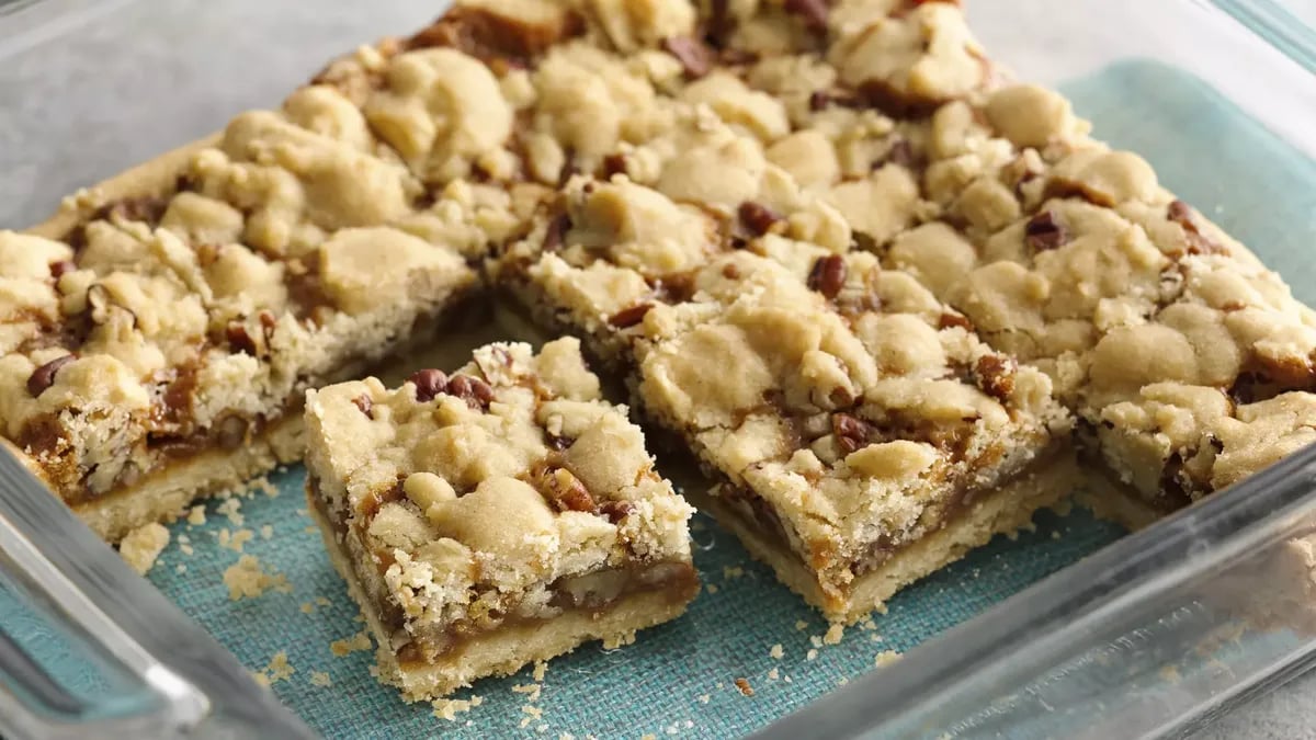 5-Ingredient Salted Caramel Crumble Bars