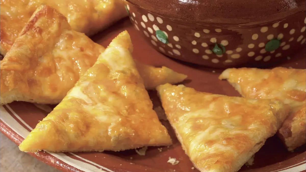 Cheesy Crescent Nachos