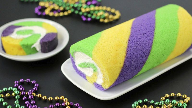 Mardi Gras King Cake Roll