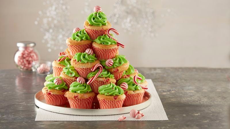 How to Make a Christmas Tree Cake Out of Cupcakes