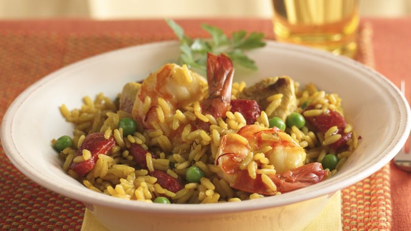 Arroz con azafrán, pollo y camarones (Paella)