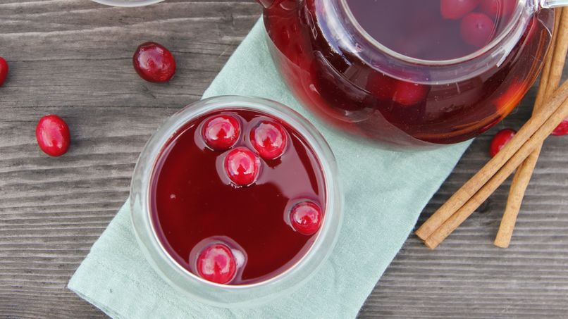 Hot Punch with Cranberries and Cinnamon