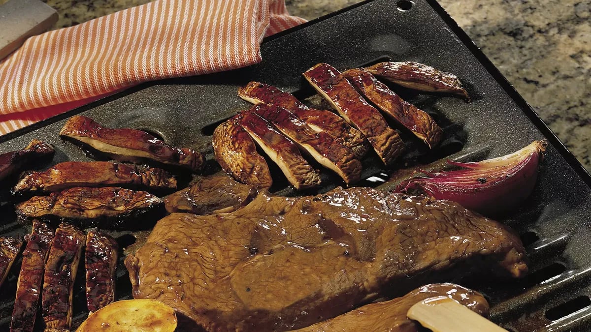 Broiled Sirloin Steak and Vegetables