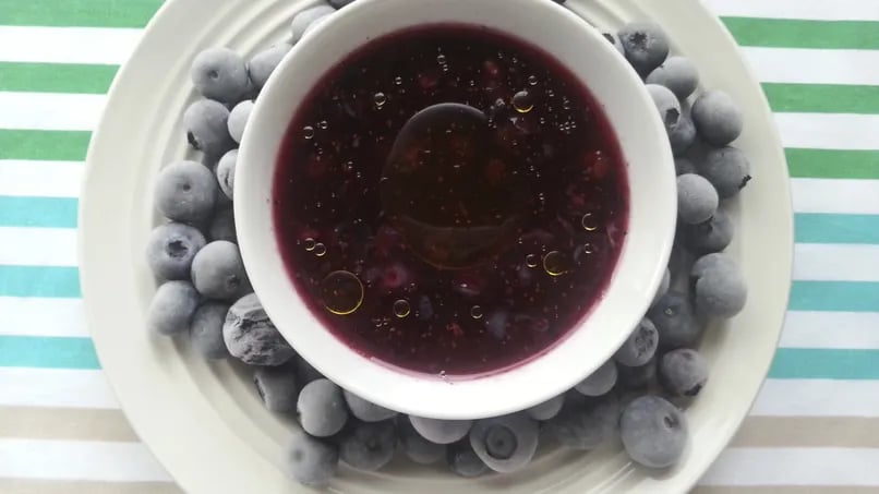 Seaweed Powder and Blueberry Salad Dressing