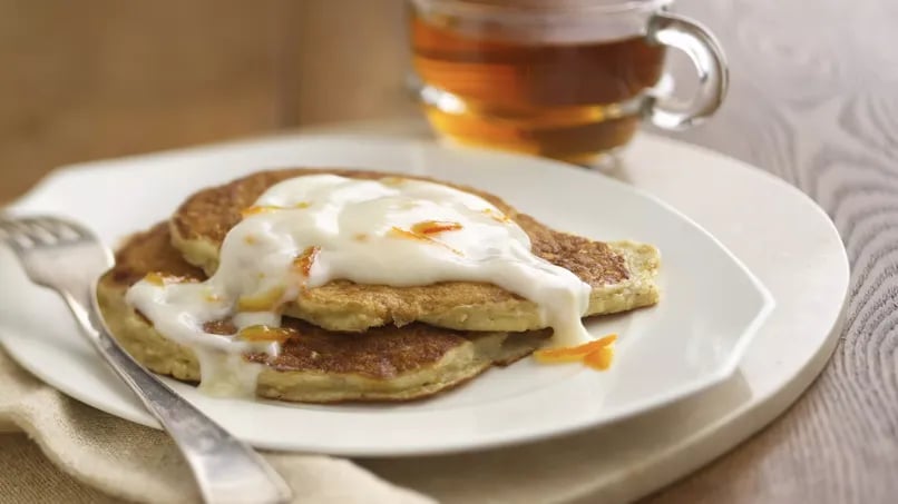Oatmeal Pancakes with Yogurt Topping