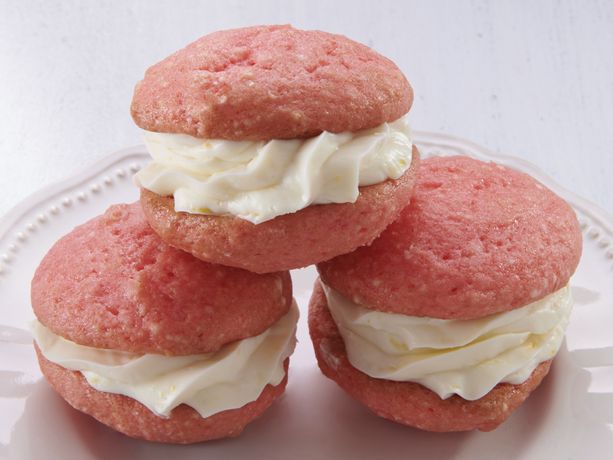 Pink Lemonade Whoopie Pies