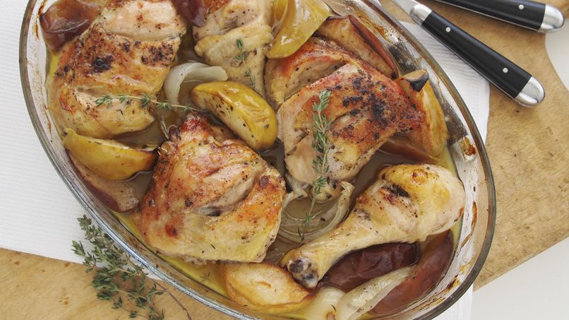 Pollo al Horno con Rebanadas de Manzana