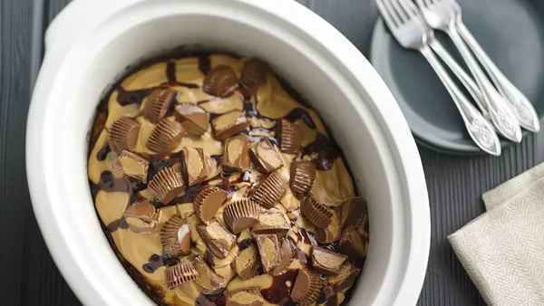 Slow-Cooker Reese's™ Peanut Butter Cup Swirl Cake