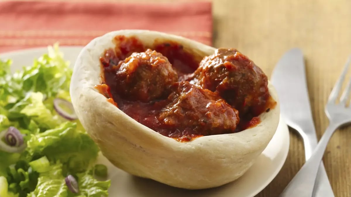 Slow-Cooker Meatballs in Mini Bread Bowls 