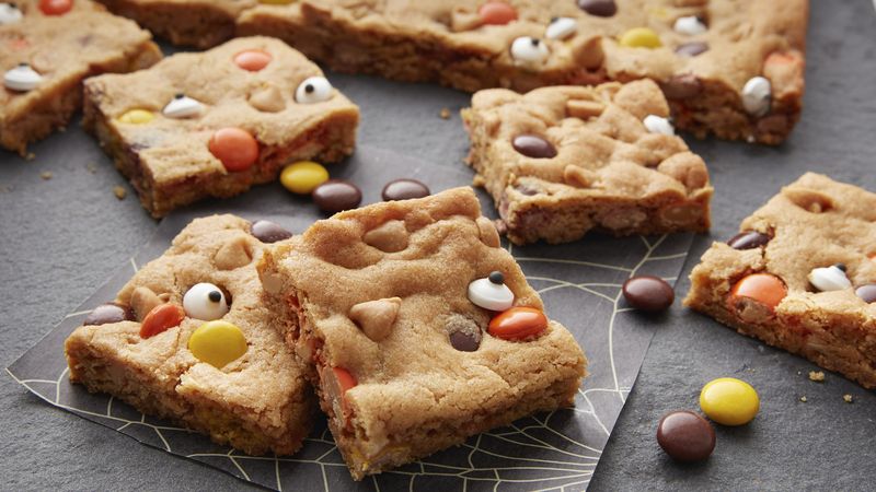 REESE'S™ Pieces™ Halloween Cookie Bars
