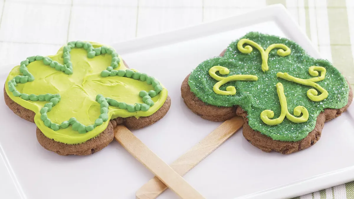 Clover Cookie Pops