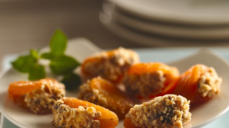 Amaretto Cheese-Filled Apricots