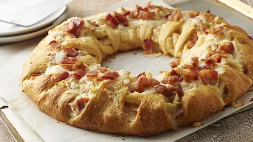 Chicken-Bacon Alfredo-Stuffed Crescent Ring-image
