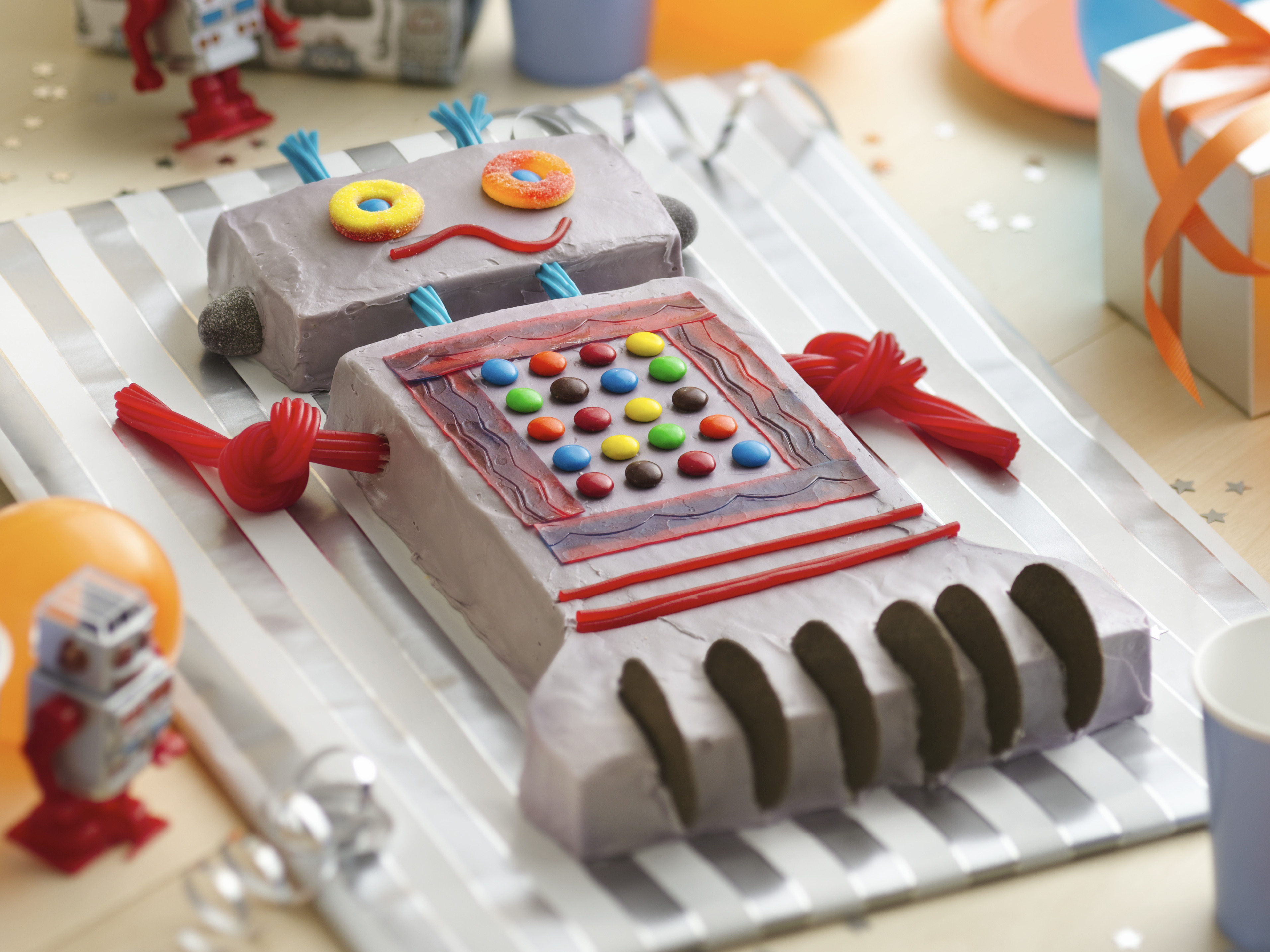butter hearts sugar: Robot Cake