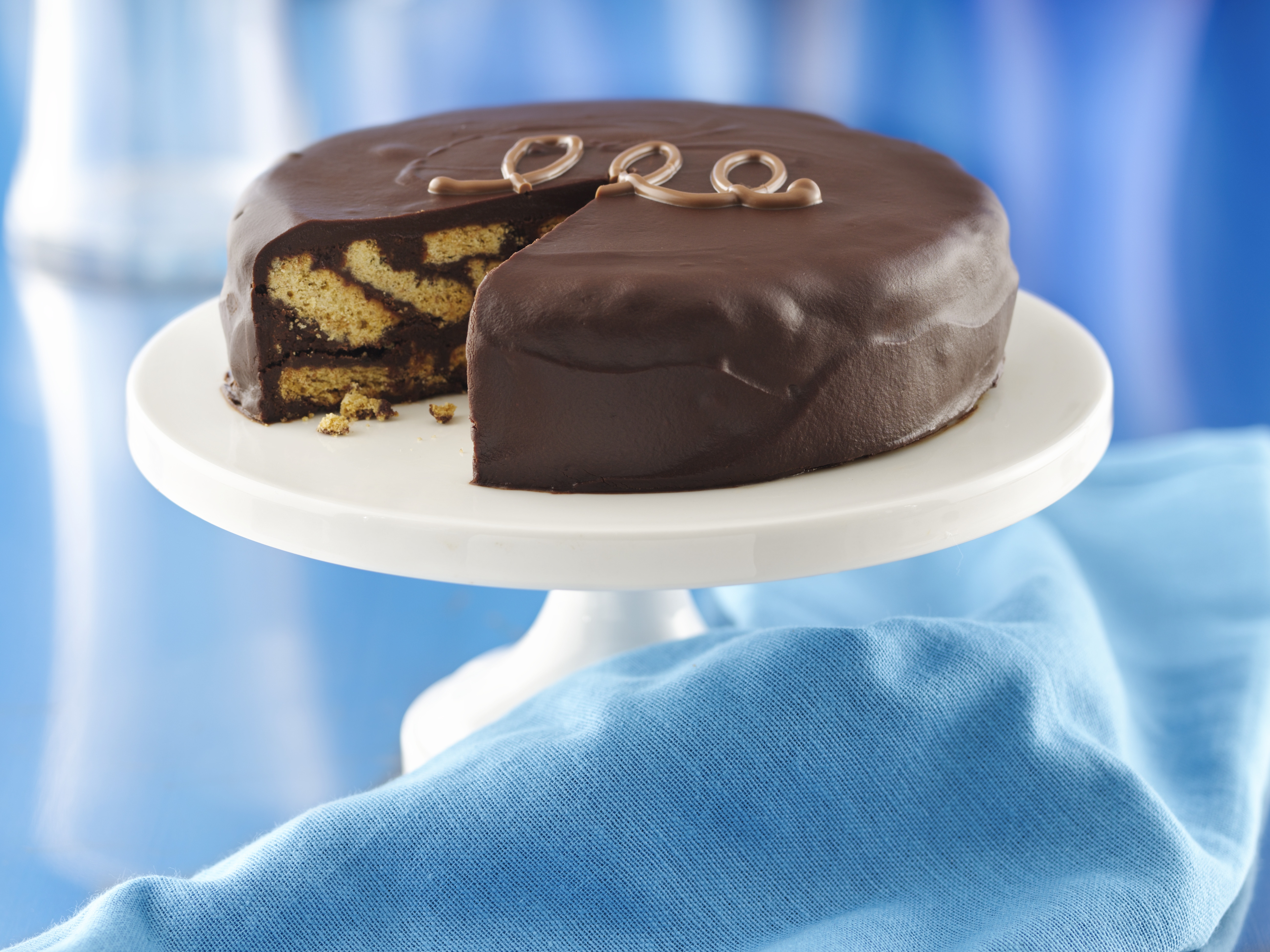simple bourbon biscuit cake 😋! 3 ingredients biscuit cake recipe! Biscuit  cake in pressure cooker ! - YouTube